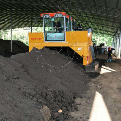Verander dierlijke mest in biologische meststof met een compostverwerker met een werkbreedte van 2400 mm