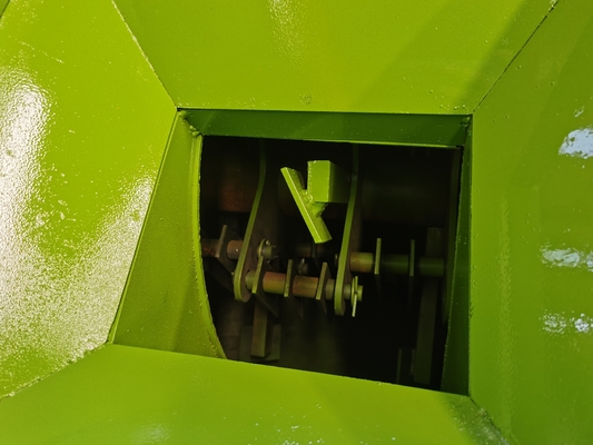 800 KG Makkelijk te bedienen kippenmest grindmachine voor de productie van organische meststoffen