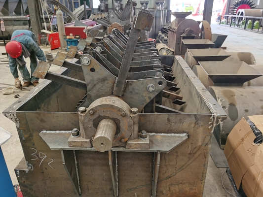800 KG Makkelijk te bedienen kippenmest grindmachine voor de productie van organische meststoffen